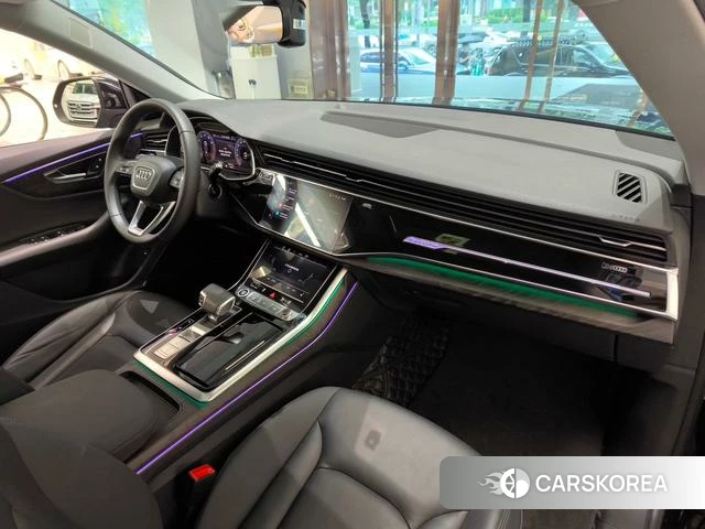 Audi Q8 2021 Черный из Китая, фото 2