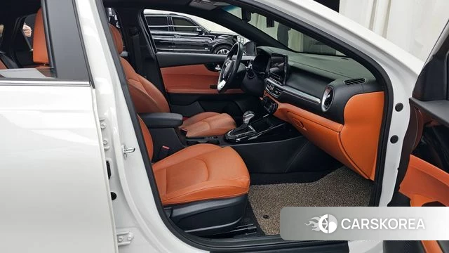 Kia The New K3 2nd generation 2021 Белый из Кореи, фото 2