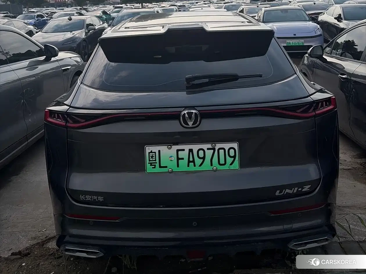 Chang'an UNI-Z New Energy 2023 Silver/gray из Китая, фото 2