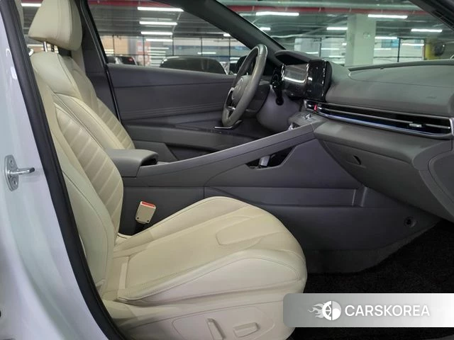 Hyundai The New Avante (CN7) 2023 Белый из Кореи, фото 2