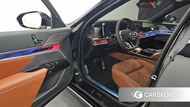 BMW 7 Series (G70) 2025 Черный из Кореи, фото 2