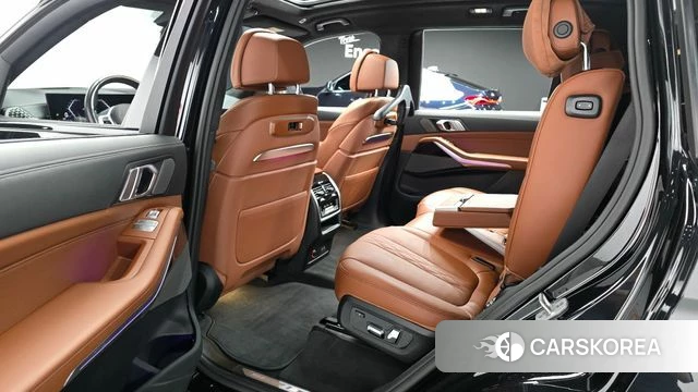 BMW X7 (G07) 2024 Черный из Кореи, фото 2