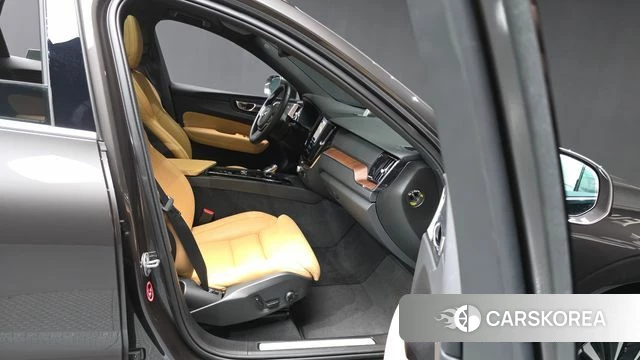 Volvo XC60 second Generation 2025 Серый из Кореи, фото 2