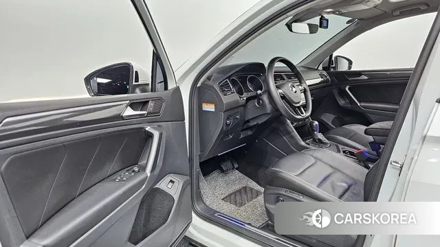 Volkswagen Tiguan second Generation 2018 Белый из Кореи, фото 2