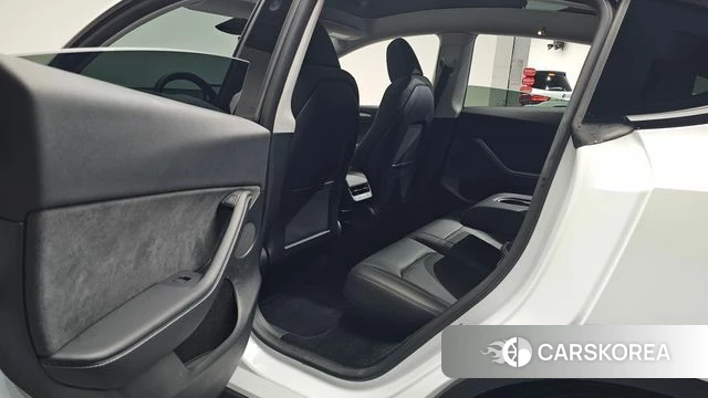 Tesla Model Y 2024 Белый из Кореи, фото 2