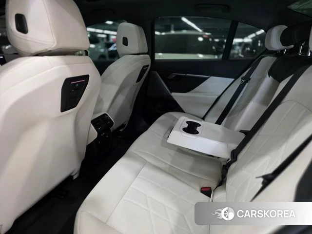 BMW 5 Series (G60) 2024 Белый из Кореи, фото 2