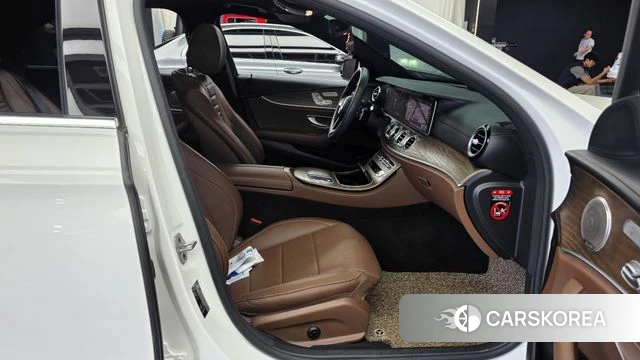 Mercedes-Benz E-Class W213 2022 Белый из Кореи, фото 2