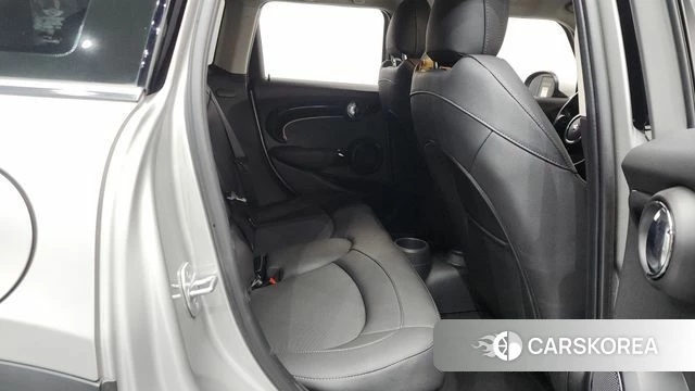 Mini Cooper 2023 Серебряный из Кореи, фото 2