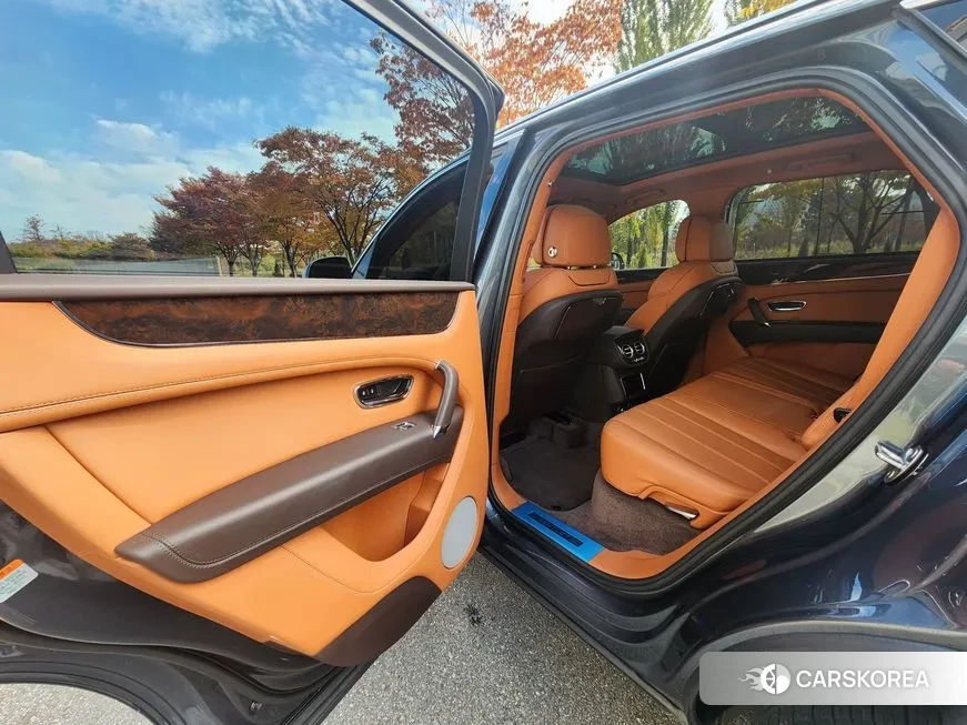 Bentley Bentayga 2019 Серебряный из Кореи, фото 2