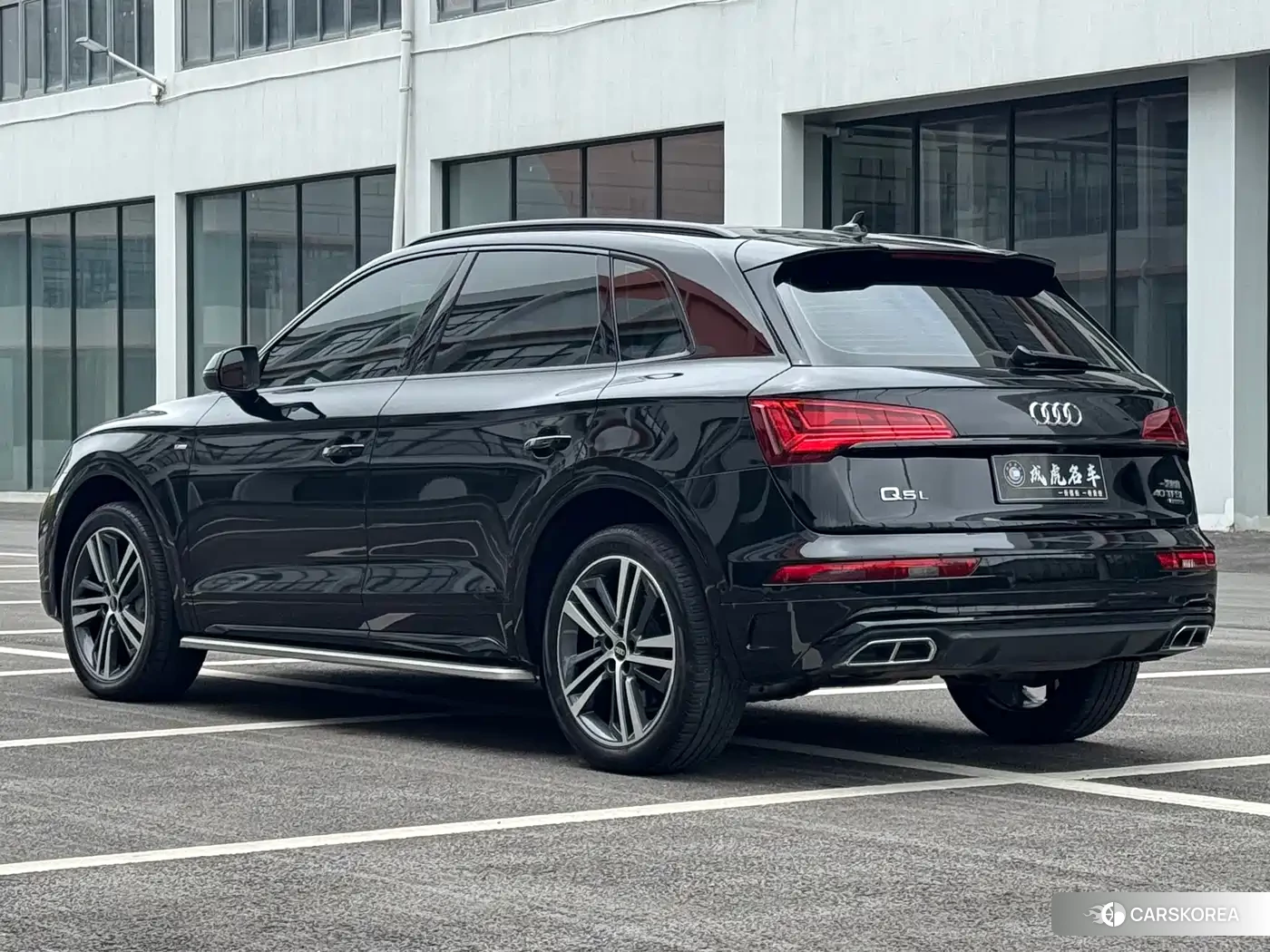 Audi Q5L 2022 Черный из Китая, фото 2