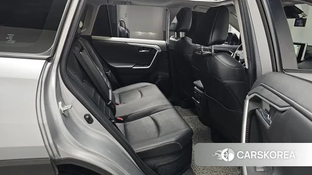 Toyota RAV4 5th Generation 2023 Серебристо-серый из Кореи, фото 2