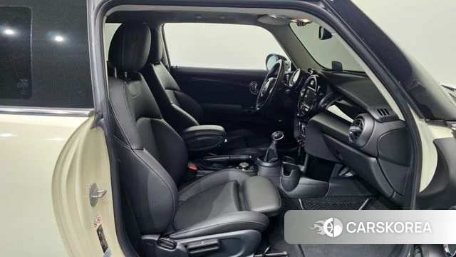 Mini Cooper 2018 Жемчужный цвет из Кореи, фото 2