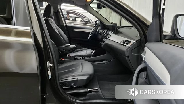 BMW X1 (F48) 2020 Песочный из Кореи, фото 2