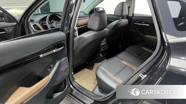 Kia Seltos 2022 Черный из Кореи, фото 2