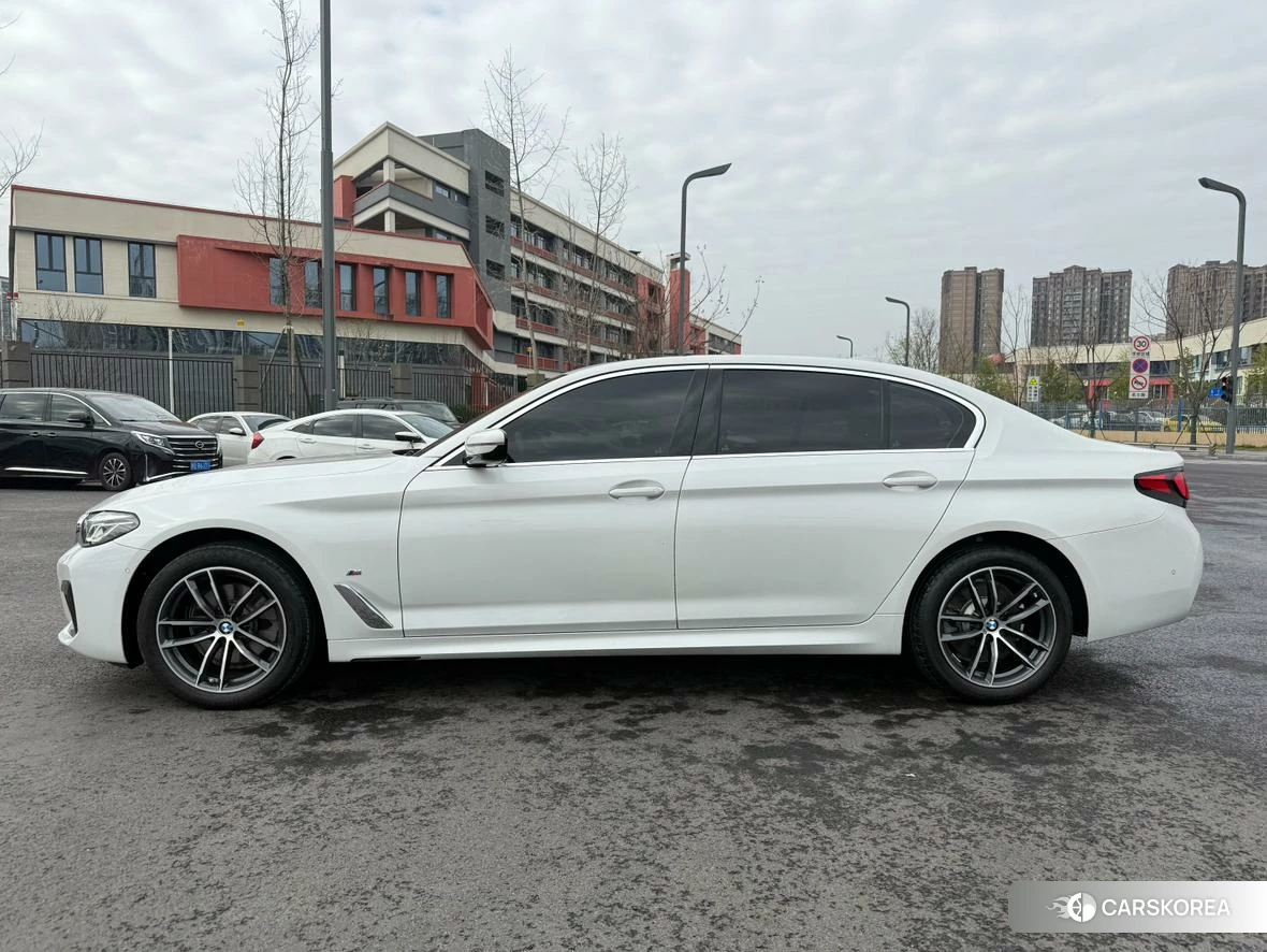 BMW 5 series 2021 Белый из Китая, фото 2