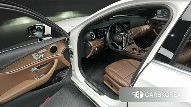 Mercedes-Benz E-Class W213 2022 Белый из Кореи, фото 2