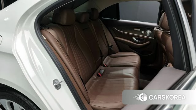 Mercedes-Benz E-Class W213 2018 Белый из Кореи, фото 2