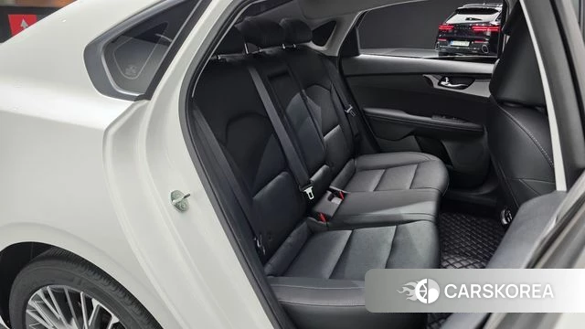 Kia The New K3 2nd generation 2022 Белый из Кореи, фото 2