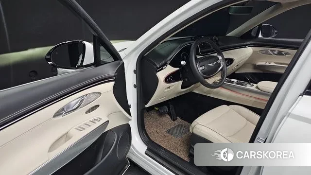 Genesis GV70 2024 Белый из Кореи, фото 2