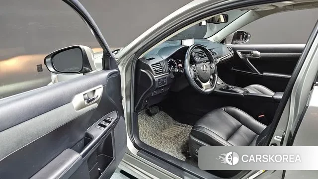 Lexus CT200h 2018 Песочный из Кореи, фото 2