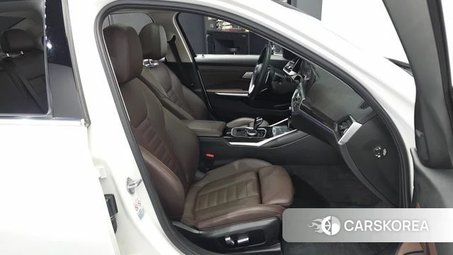 BMW 3 Series (G20) 2022 Белый из Кореи, фото 2