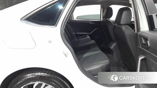 Volkswagen 7th Generation of Jetta 2021 Белый из Кореи, фото 2