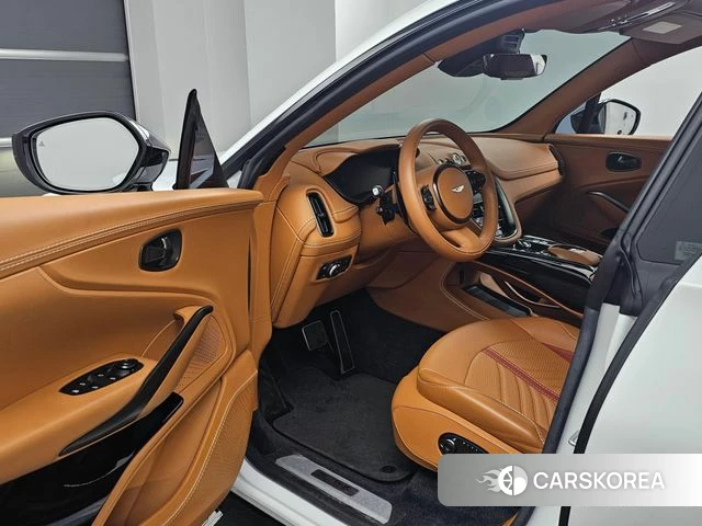 Aston Martin DBX 2023 Белый из Кореи, фото 2