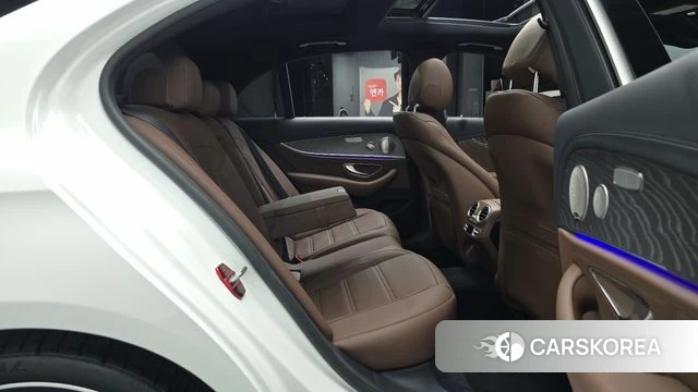 Mercedes-Benz E-Class W213 2023 Белый из Кореи, фото 2