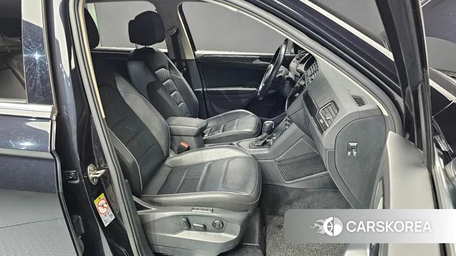 Volkswagen Tiguan second Generation 2018 Черный из Кореи, фото 2