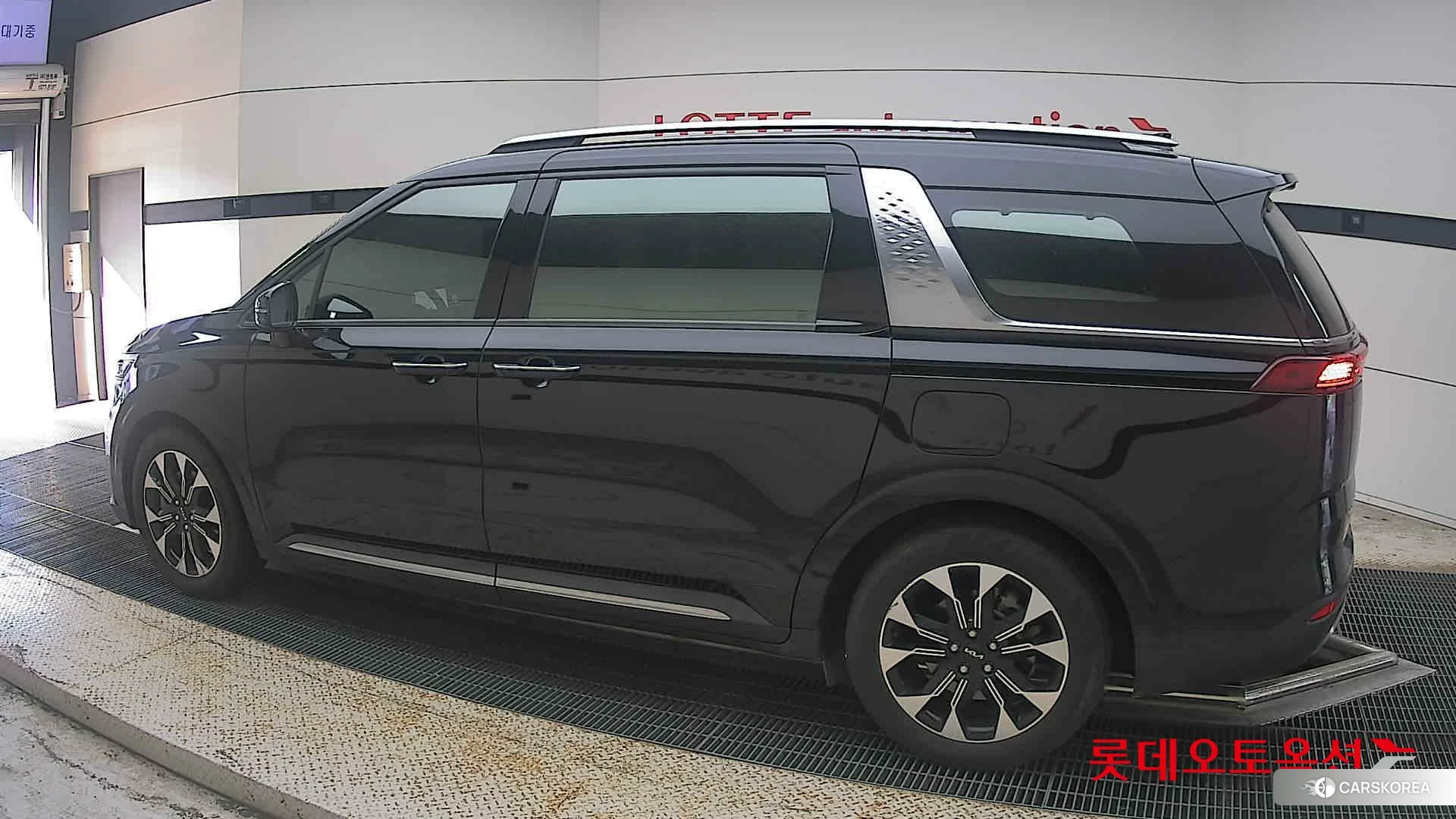 Kia Carnival 2023 Черный из Кореи, фото 2