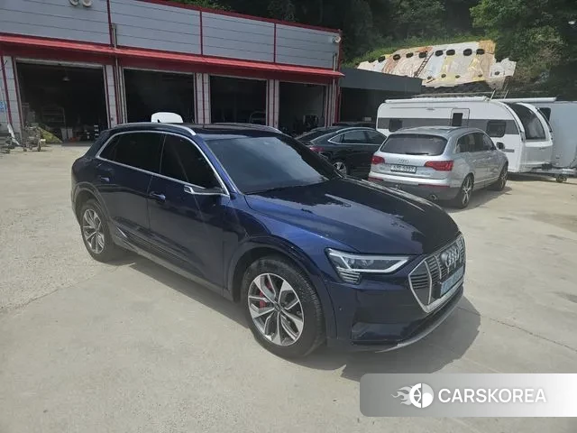 Audi e-Tron 2020 Синий из Кореи, фото 2