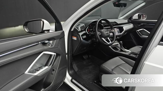 Audi Q3 (F3) 2020 Белый из Кореи, фото 2