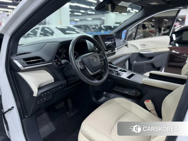 Toyota Saina 2023 Белый из Китая, фото 2