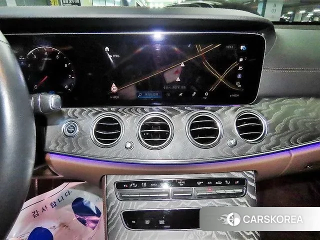 Mercedes-Benz E-Class W213 2022 Белый из Кореи, фото 2