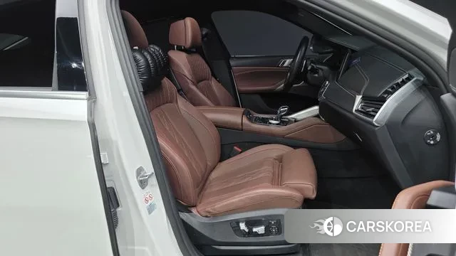 BMW X6 (G06) 2023 Белый из Кореи, фото 2