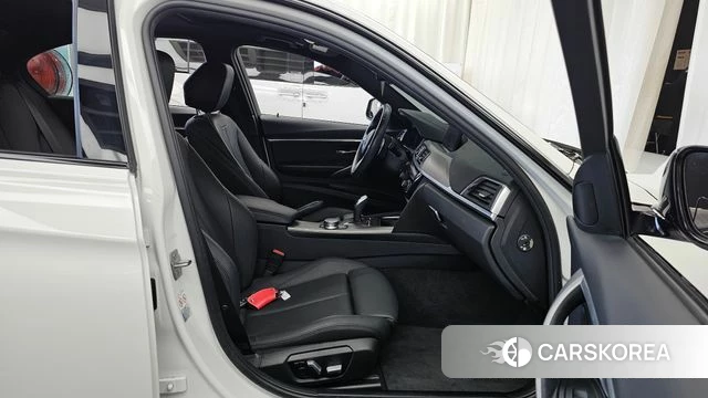 BMW 3 Series (G20) 2018 Белый из Кореи, фото 2