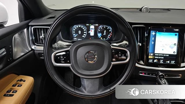 Volvo V60 Cross-Country 2nd Generation 2020 Белый из Кореи, фото 2