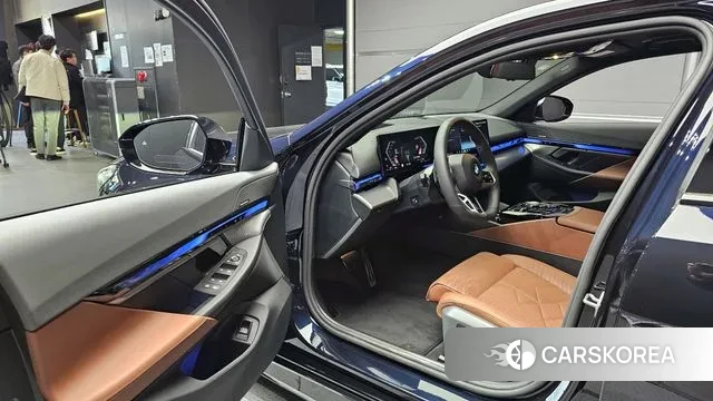 BMW 5 Series (G60) 2025 Черный из Кореи, фото 2