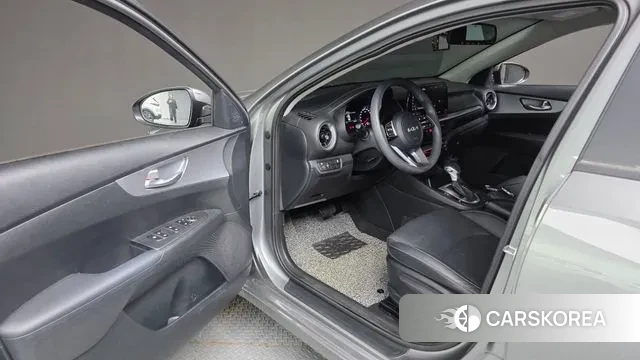 Kia The New K3 2nd generation 2022 Серебристо-серый из Кореи, фото 2
