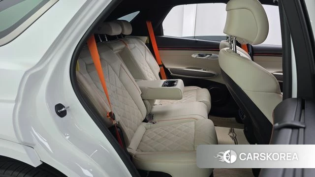 Genesis GV70 2024 Белый из Кореи, фото 2