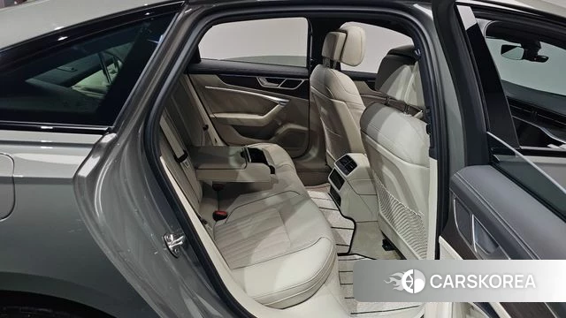 Audi A6 (C8) 2025 Серебристо-серый из Кореи, фото 2
