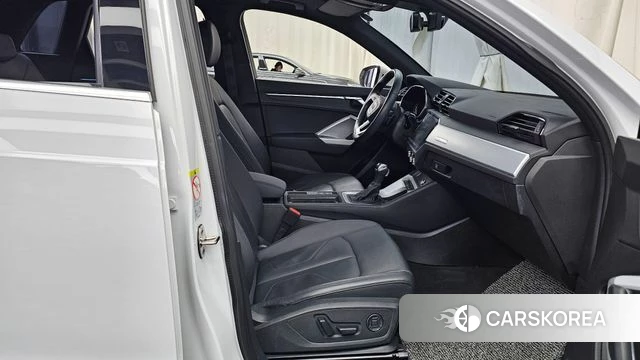 Audi Q3 (F3) 2023 Белый из Кореи, фото 2