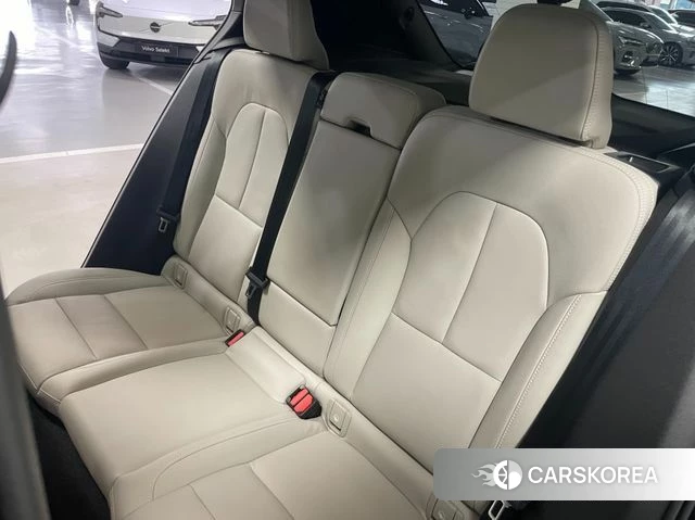 Volvo XC40 2025 Черный из Кореи, фото 2