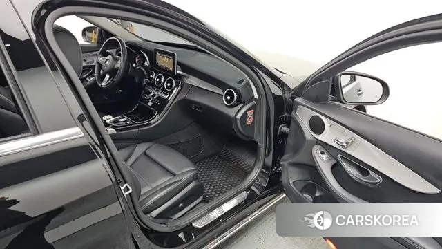 Mercedes-Benz C-Class W205 2018 Черный из Кореи, фото 2