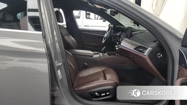 BMW 5 Series (G30) 2021 Серый из Кореи, фото 2