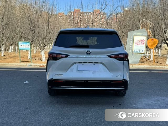 Toyota Saina 2023 Белый из Китая, фото 2