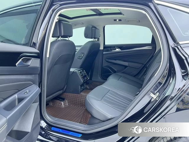 Volkswagen Passat 2025 Черный из Китая, фото 2