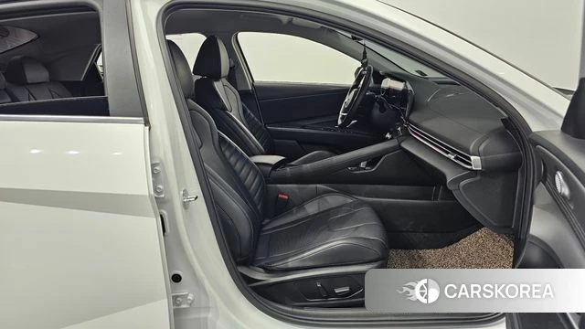 Hyundai Avante Hybrid (CN7) 2023 Белый из Кореи, фото 2