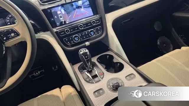 Bentley Bentayga 2025 Светло-серебряный цвет из Кореи, фото 2