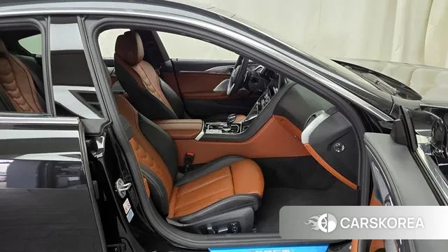 BMW 8 Series (G15) 2023 Черный из Кореи, фото 2